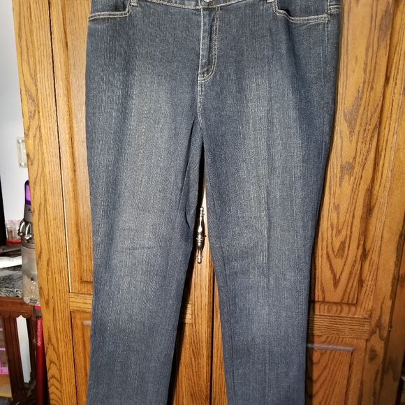 Fashion Bug 20w washed denim jean - Picture 1 of 12
